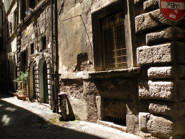  maison ancienne un peu délabrée